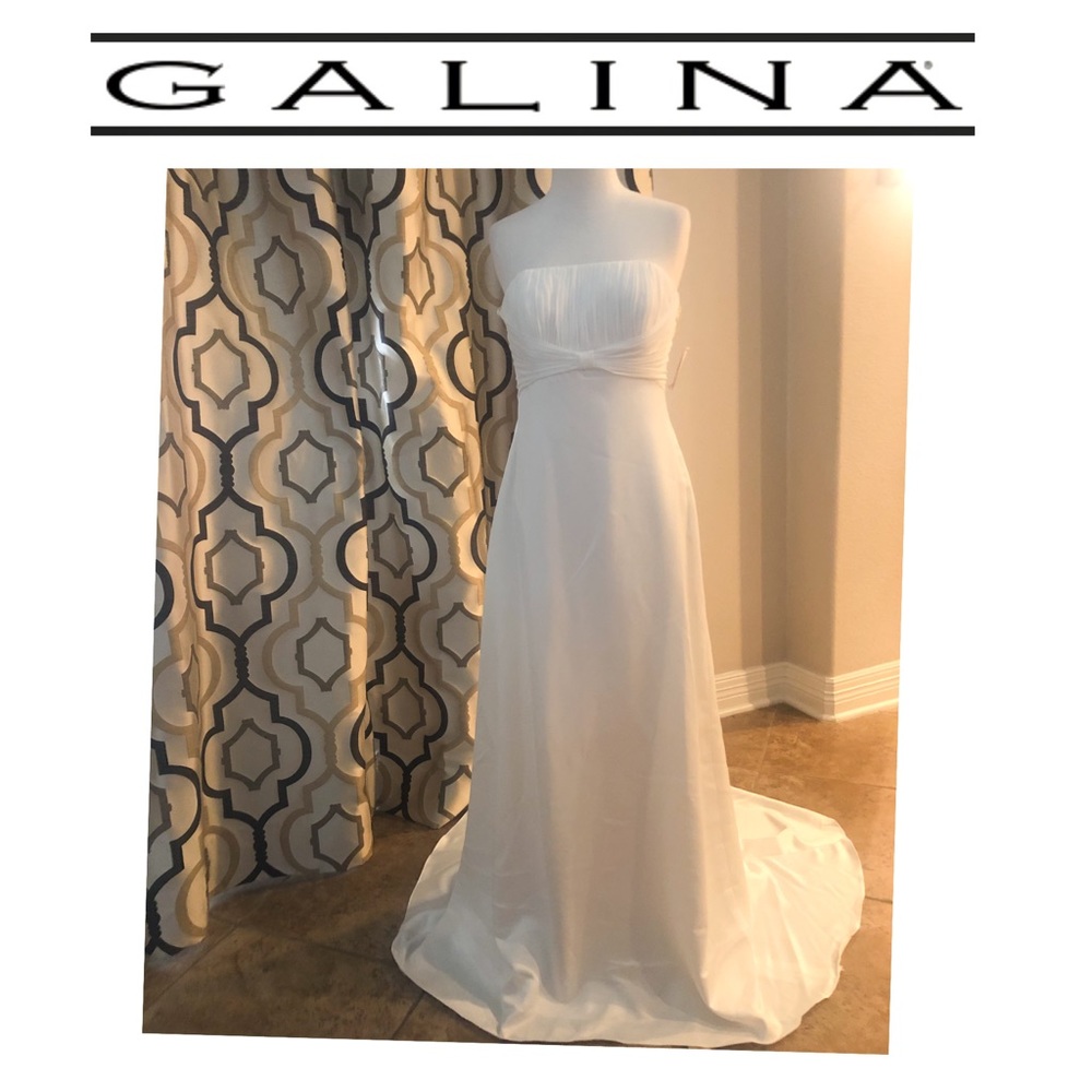 Galina/David’s Bridal Ivory Strapless Gown. NWT